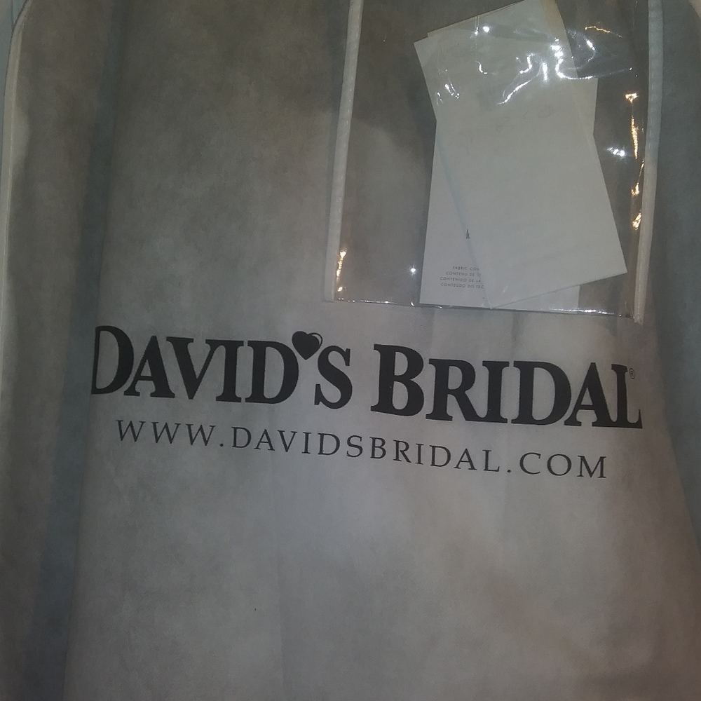 Wedding Dress - still tag on it, never worn